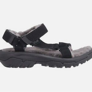 Teva Women’s Size 7 Hurricane Shearling Walking Sandals
